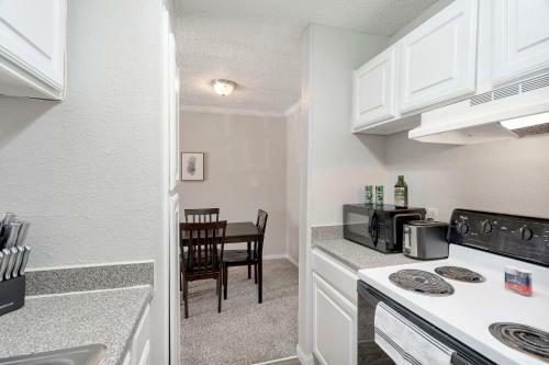 Relaxing 1br Suite And Swimming Pool