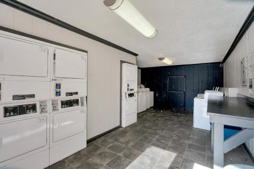 Relaxing 1br Suite And Swimming Pool