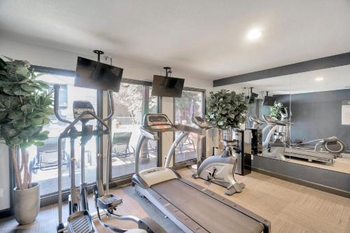 Relaxing 1br Suite And Swimming Pool