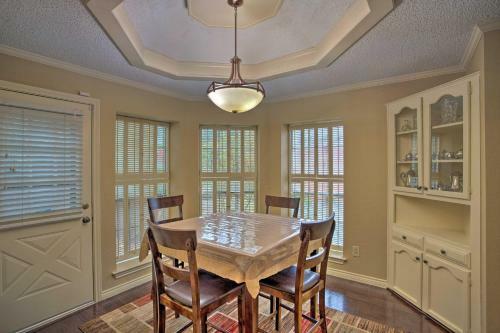 Family-friendly Home With Pool Table And Grill!