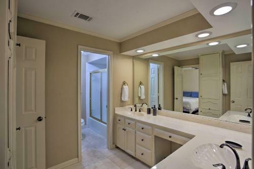Family-friendly Home With Pool Table And Grill!