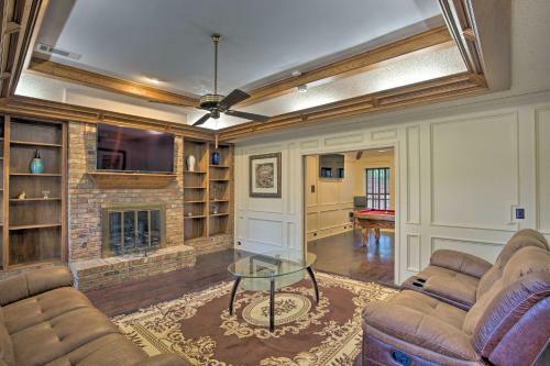Family-friendly Home With Pool Table And Grill!