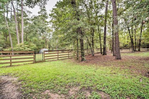 Modern Montgomery Home With Backyard, Deck, And Grill!