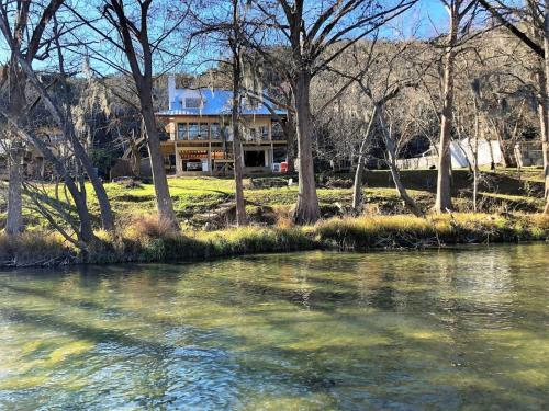 Guadalupe Lodge Rr 7806 Home