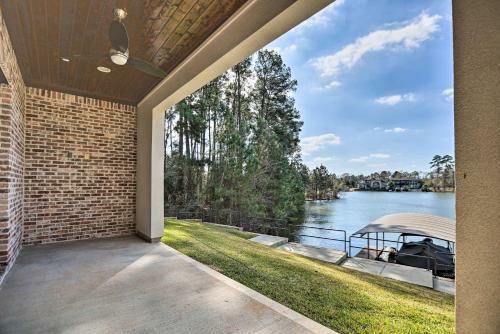 Elegant Townhome On Lake Conroe With Boat Slip!