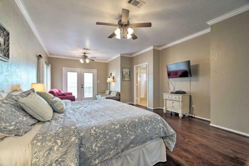 Waterfront Lake Conroe Home With Dock And Decks!