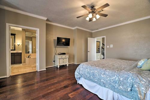 Waterfront Lake Conroe Home With Dock And Decks!
