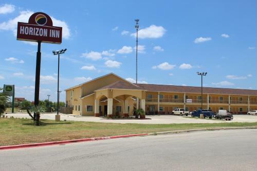 Hotel Horizon Inn & Suites
