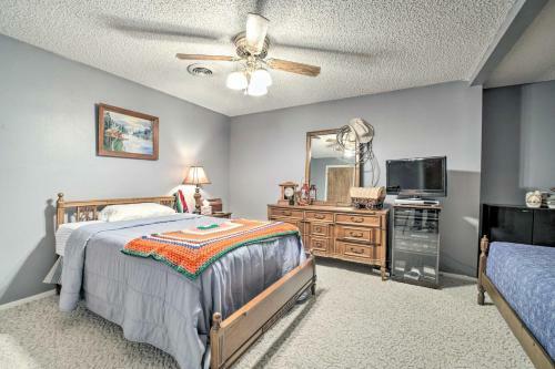 Lake Livingston Hideaway With Dock And Gas Grill!