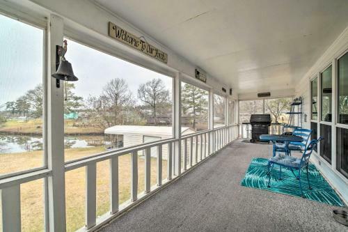 Lake Livingston Hideaway With Dock And Gas Grill!