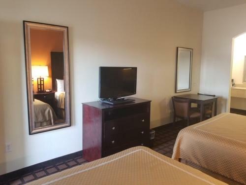 Hotel Executive Inn & Suites