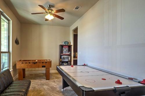 Charming Point Venture Retreat, Lake Travis Access