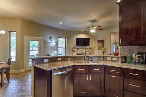 Charming Point Venture Retreat, Lake Travis Access