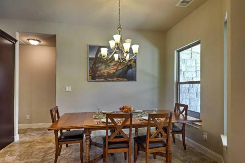Charming Point Venture Retreat, Lake Travis Access