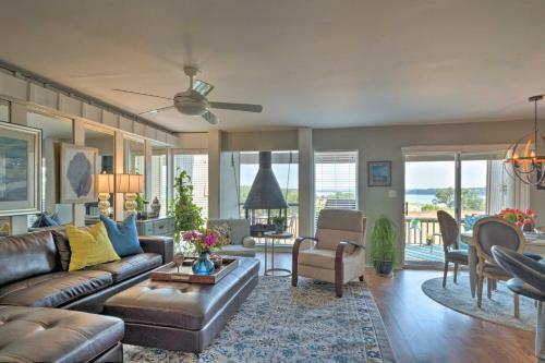 Waterfront Lake Travis Home With Pool Access!