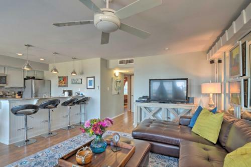 Waterfront Lake Travis Home With Pool Access!