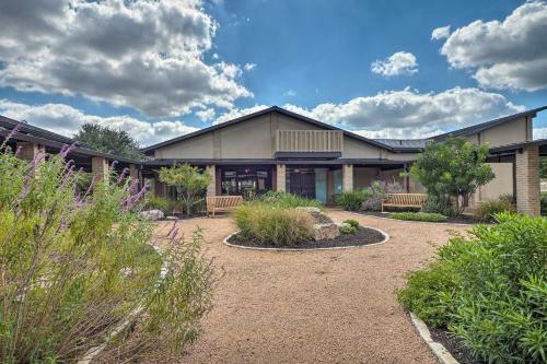 Lakefront Resort Living Pool, Golf, Tennis And More
