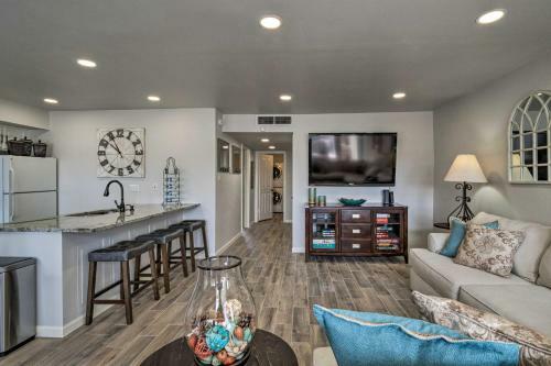 Lakefront Resort Living Pool, Golf, Tennis And More