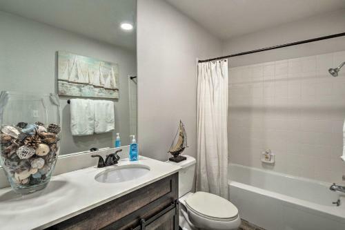 Lakefront Resort Living Pool, Golf, Tennis And More