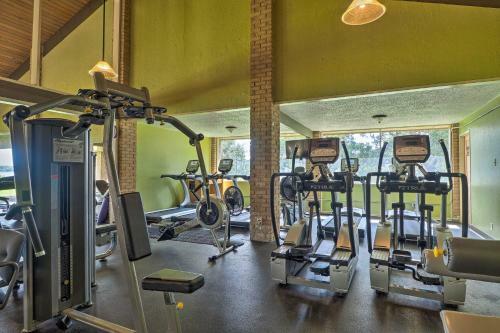 Lakefront Resort Living Pool, Golf, Tennis And More