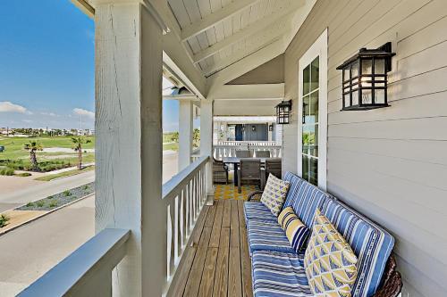 Palmilla's Belle Beach Home - Walk To Beach & Pool Home
