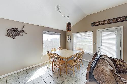 New Listing! Gulf-view Getaway With Balcony & Grill Home