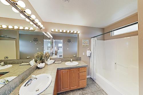 New Listing! Gulf-view Getaway With Balcony & Grill Home