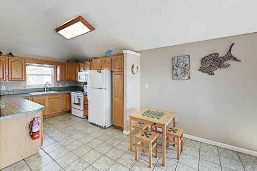 New Listing! Gulf-view Getaway With Balcony & Grill Home