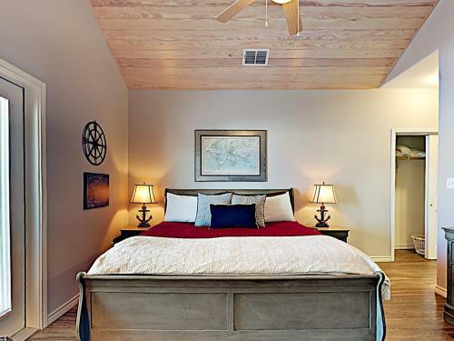 Boats And Oars Condo