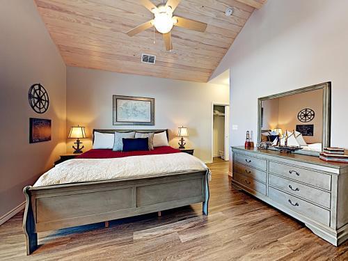Boats And Oars Condo