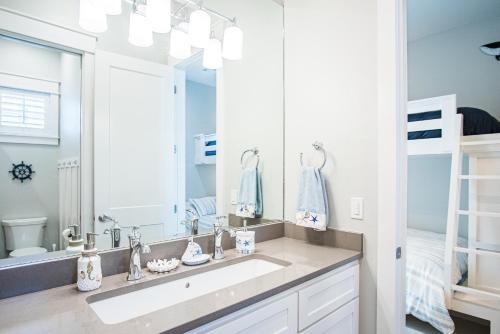 Blue Casa, Su Casa Home