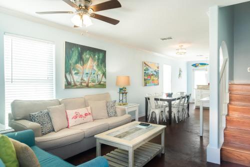 Fancy Flamingo Townhouse