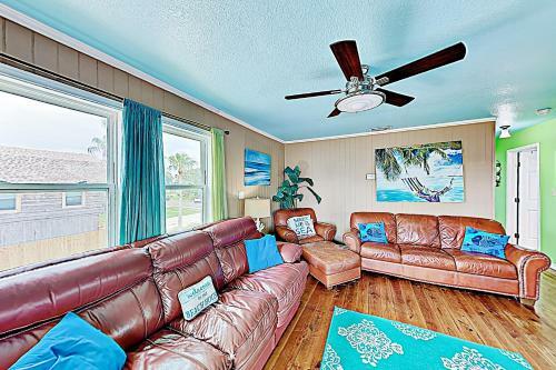 New Listing! Updated Downtown Home With Private Pool Home