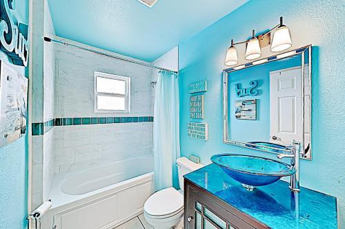 New Listing! Updated Downtown Home With Private Pool Home