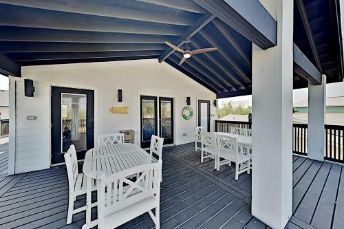 Chic Port A Escape With Big Balcony - Walk To Beach! Home