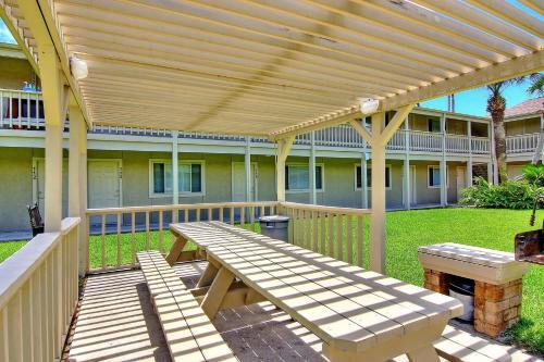 Apartamento Courtyard #214 Condo