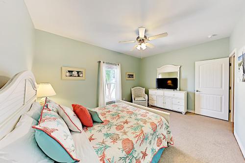 Pirates Hideaway - 2 Pools, Mins To Beach & Dining Condo