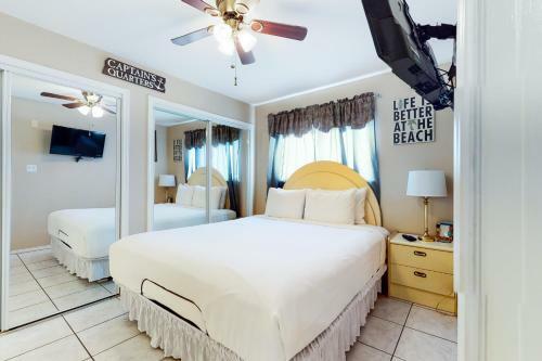 Long Island Village Unit 831