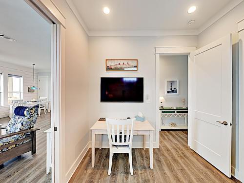 New Listing! Newly Built Waterfront Home With Deck Home