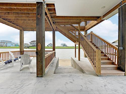 New Listing! Newly Built Waterfront Home With Deck Home