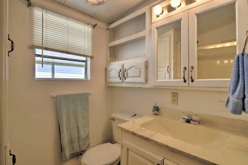 Canalfront Port Isabel Escape With Boat Dock!
