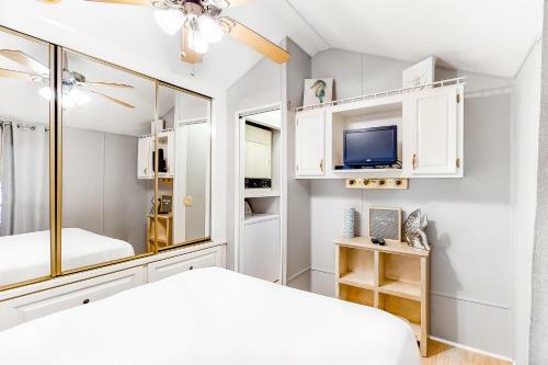 Long Island Village Unit 659 Island Breeze