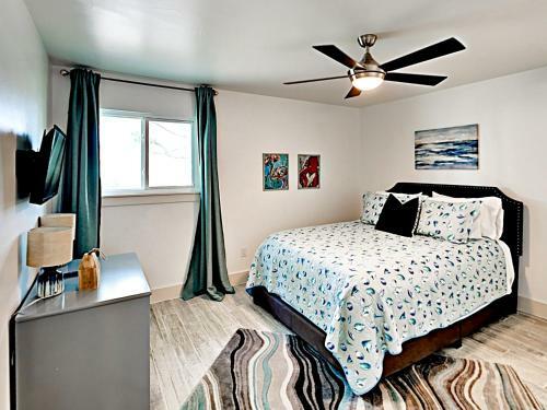 Remodeled Waterfront Home With Deck, Near Beach