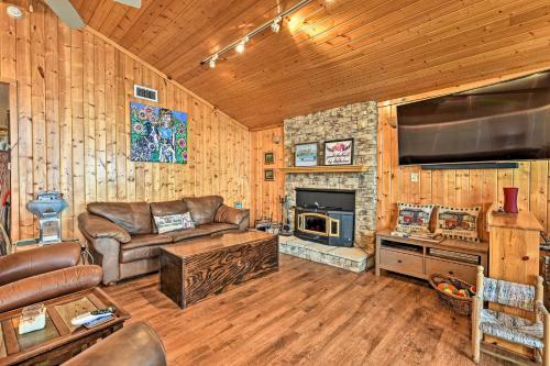 Tranquil Lake House With Water Access And Boat Dock!