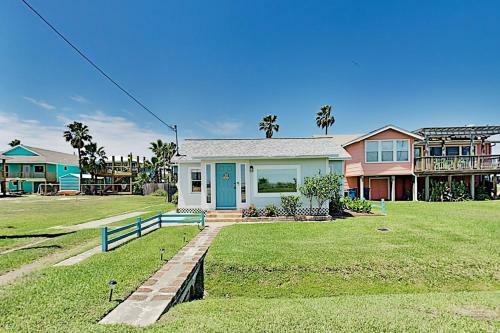 Charming Downtown Getaway With Spacious Interior Home