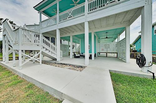 New Waterfront Home - Salt Lake & Copano Bay Views! Home