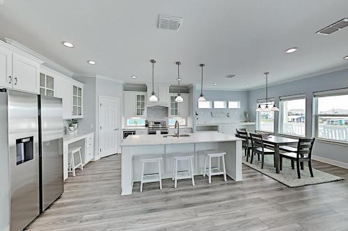 New Waterfront Home - Salt Lake & Copano Bay Views! Home
