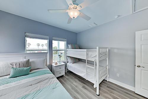 New Waterfront Home - Salt Lake & Copano Bay Views! Home