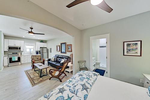 Apartamento Walk To Beach! Updated Hideaway With New Kitchen Apts