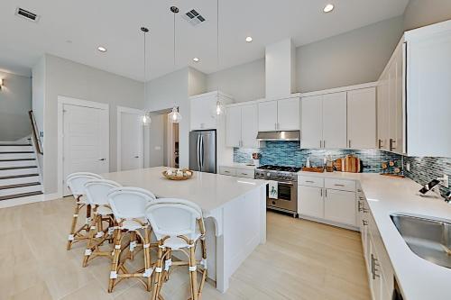 Waterfront Luxury - Private Dock & Outdoor Kitchen Home